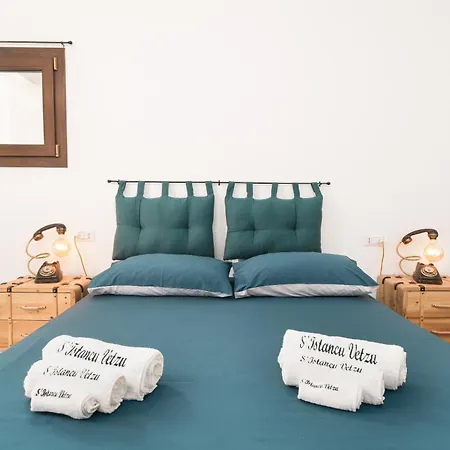 アパート S' Istancu Vetzu Irgoli