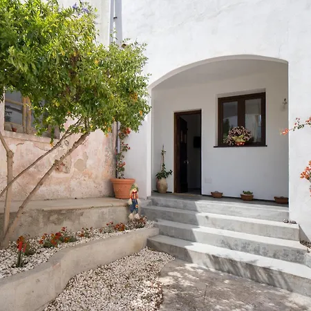 アパート S' Istancu Vetzu Irgoli